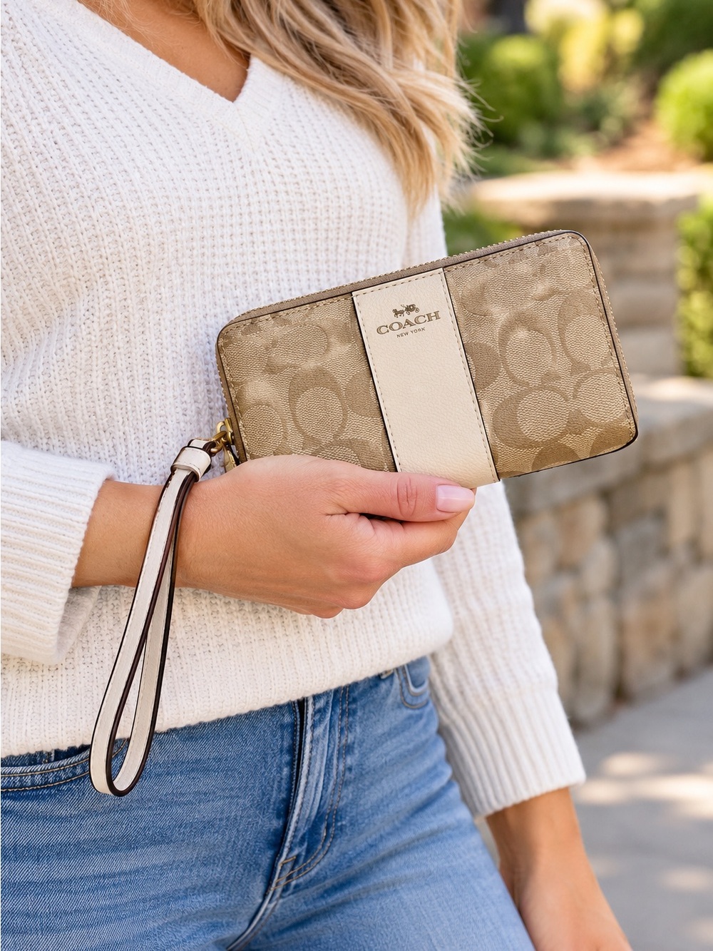 Coach Signature C Canvas Zip Around Wristlet Wallet Beige Ivory